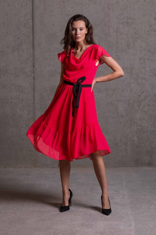 Czerwona sukienka z paskiem  (1).jpg