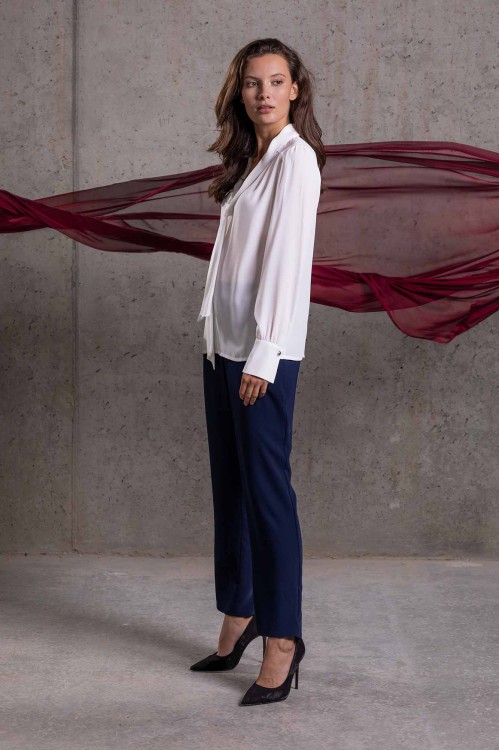 Granatowe spodnie z gumką w talii  (2).jpg