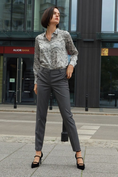 Szare spodnie w kant