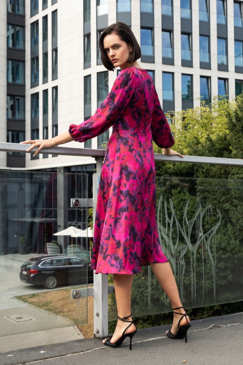 Midi sukienka w malowany wzór 1