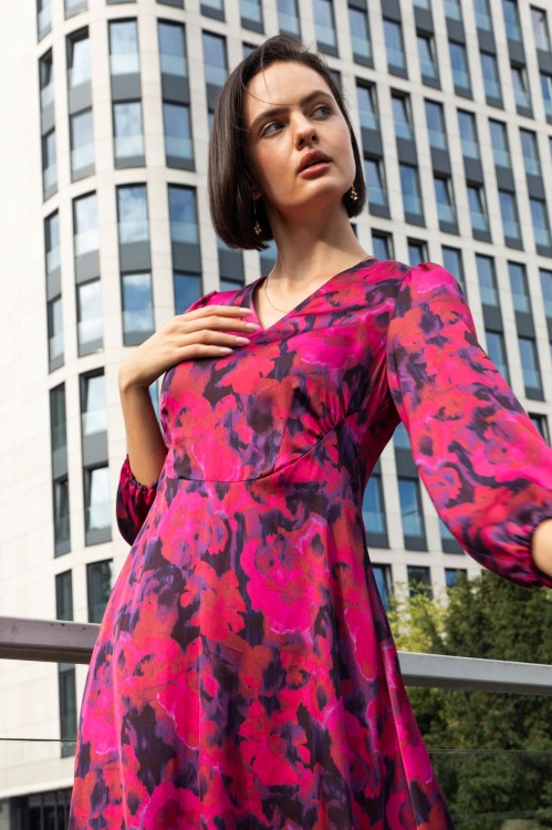 Midi sukienka w malowany wzór 2