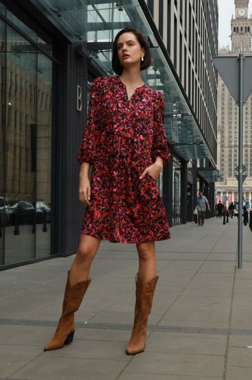 Krótka sukienka z odcięciem w talii 2