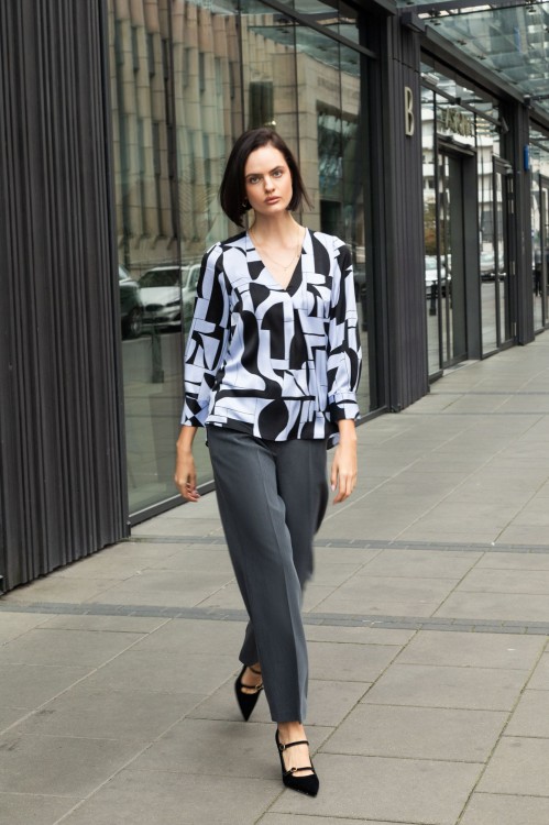 Elegancka bluzka w graficzny wzór