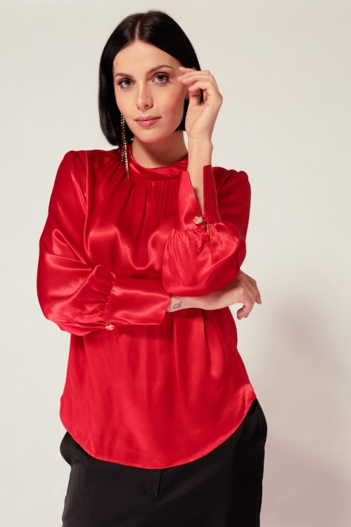 Czerwona satynowa bluzka