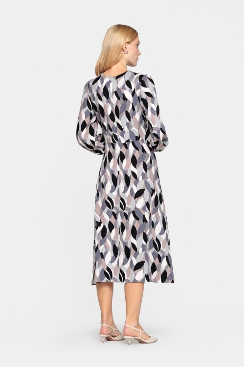 Wiskozowa sukienka w oryginalny wzór2