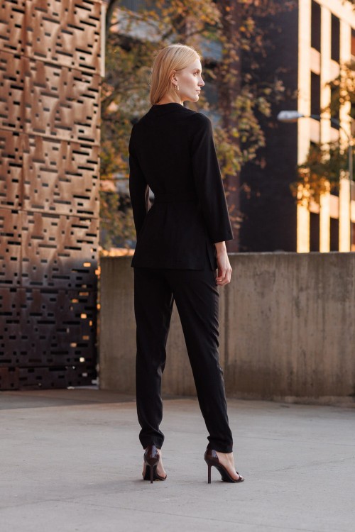 Czarny żakiet z paskiem-2