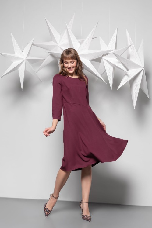 Rozkloszowana sukienka w kolorze bordowym (1).jpg