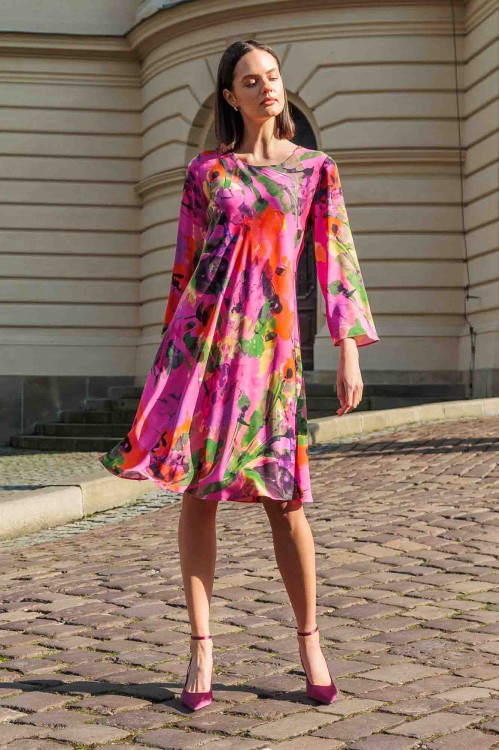 Kolorowa sukienka z rozszerzanym rękawem 1.jpg