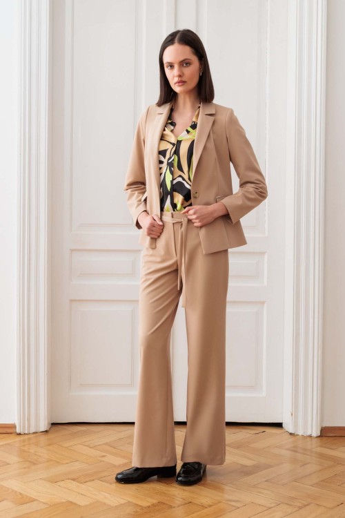 Klasyczny beżowy żakiet 2.jpg