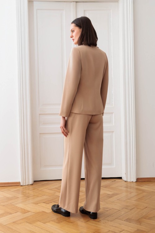 Klasyczny beżowy żakiet 3.jpg